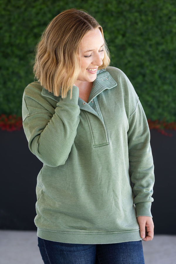Jesse Vintage Wash Snap Pullover in Olive