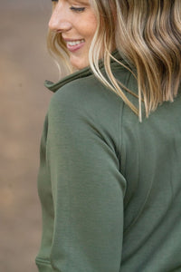 Mia Scuba Halfzip in Olive