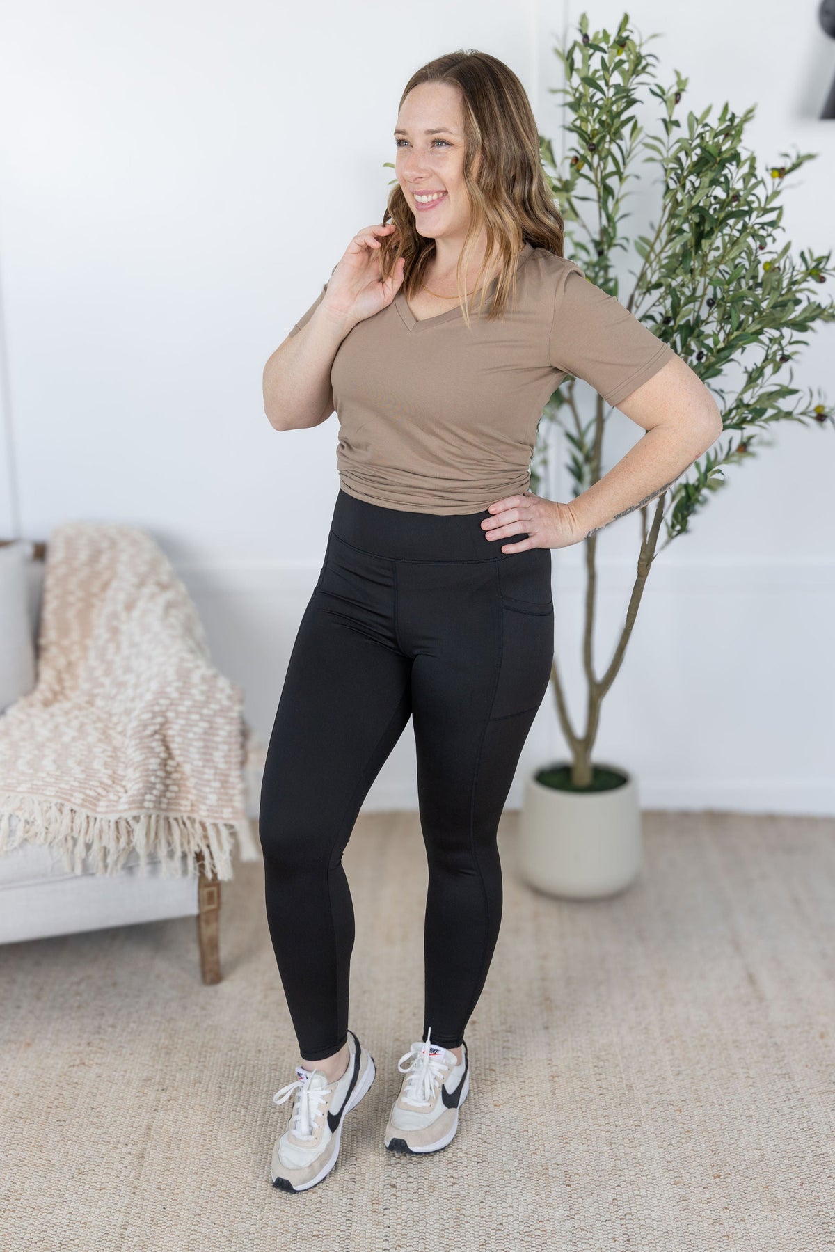 Women's Athleisure Leggings in Black