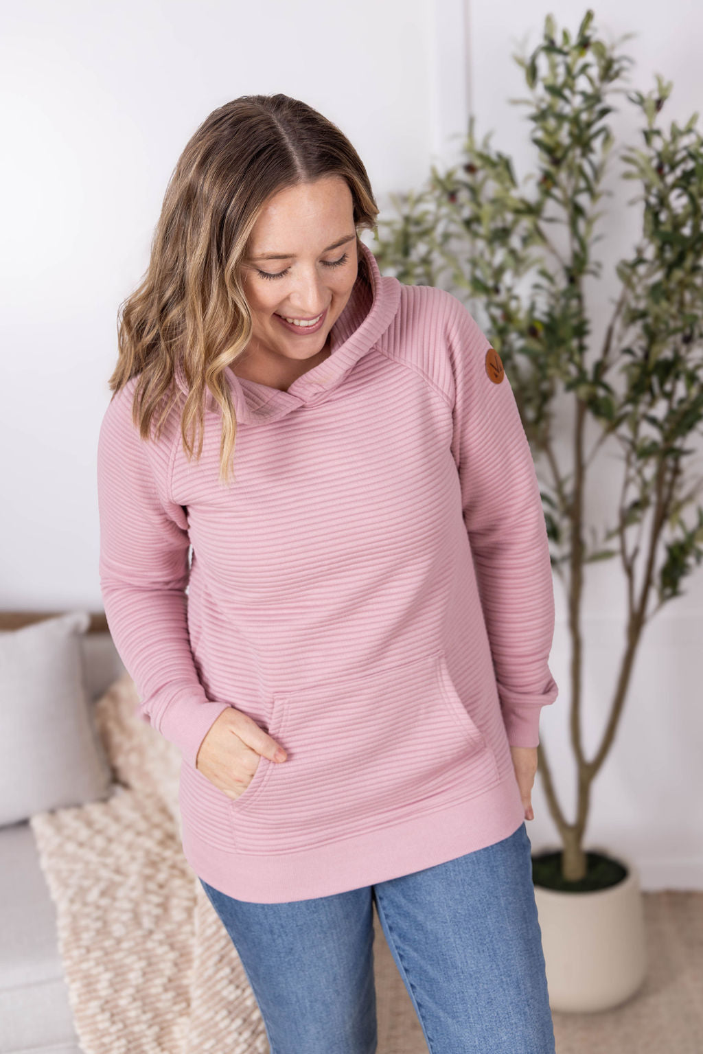 Tatum Textured Pullover Hoodie in Rose