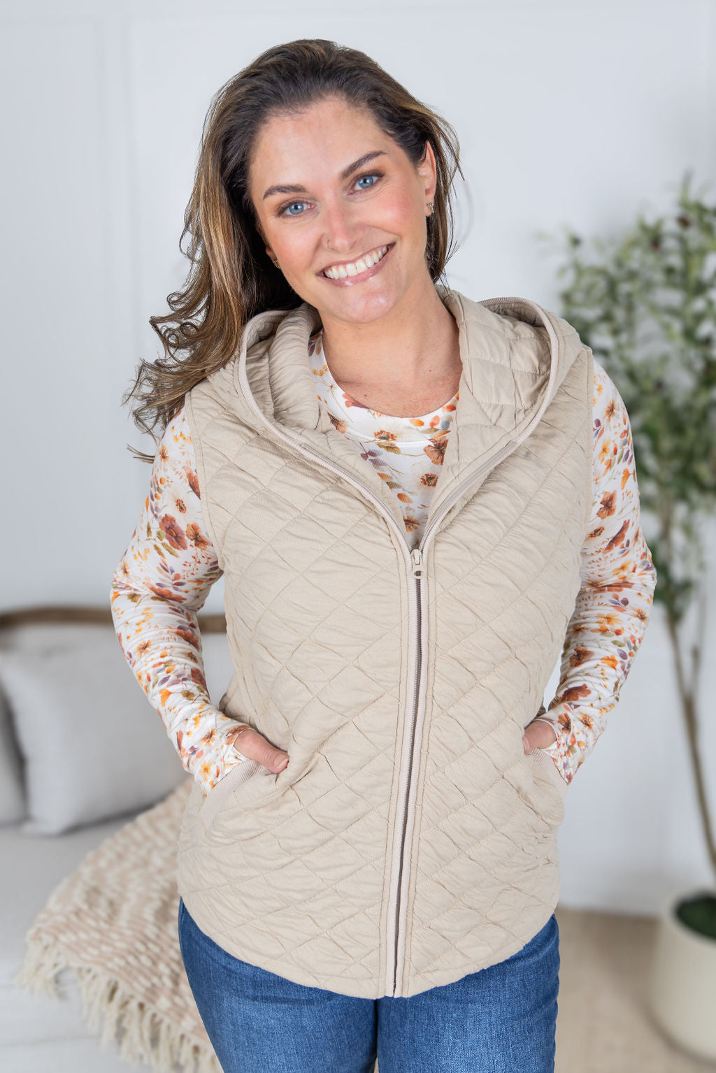 Heather Hooded Vest in Beige