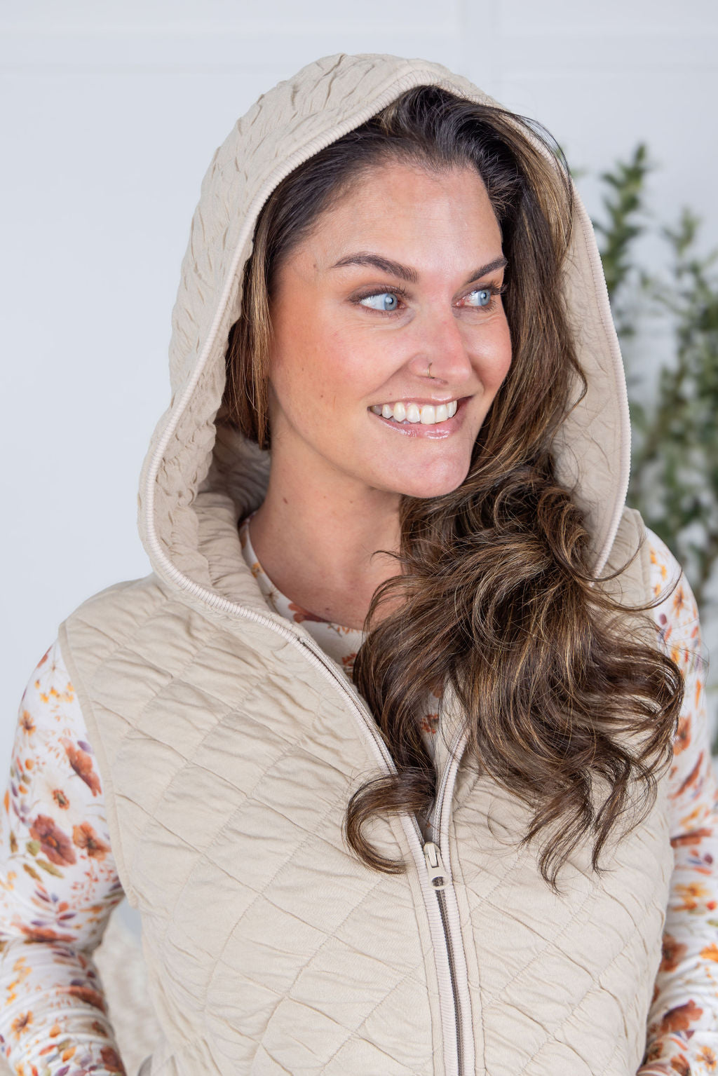 Heather Hooded Vest in Beige
