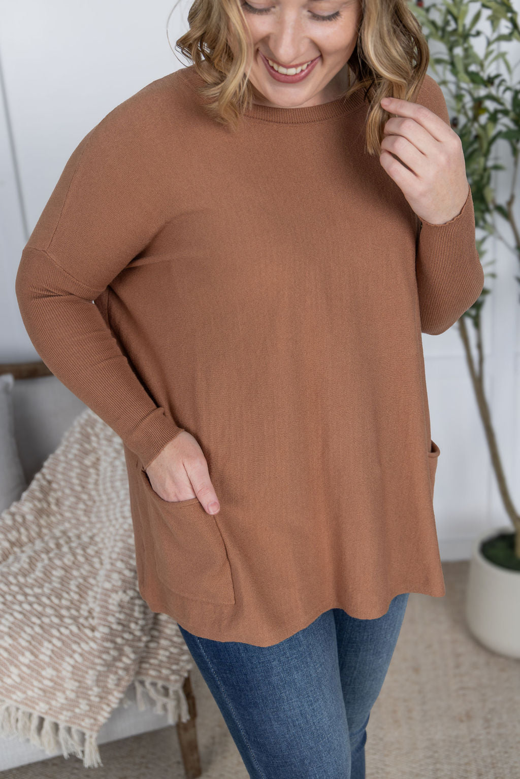 Naomi Pocket Sweater in Latte
