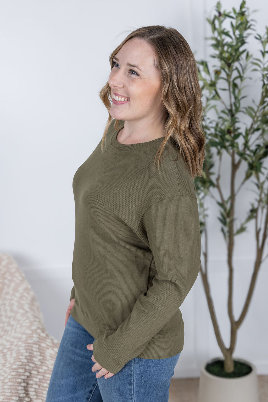 Corrine Ribbed Pullover Top in Olive