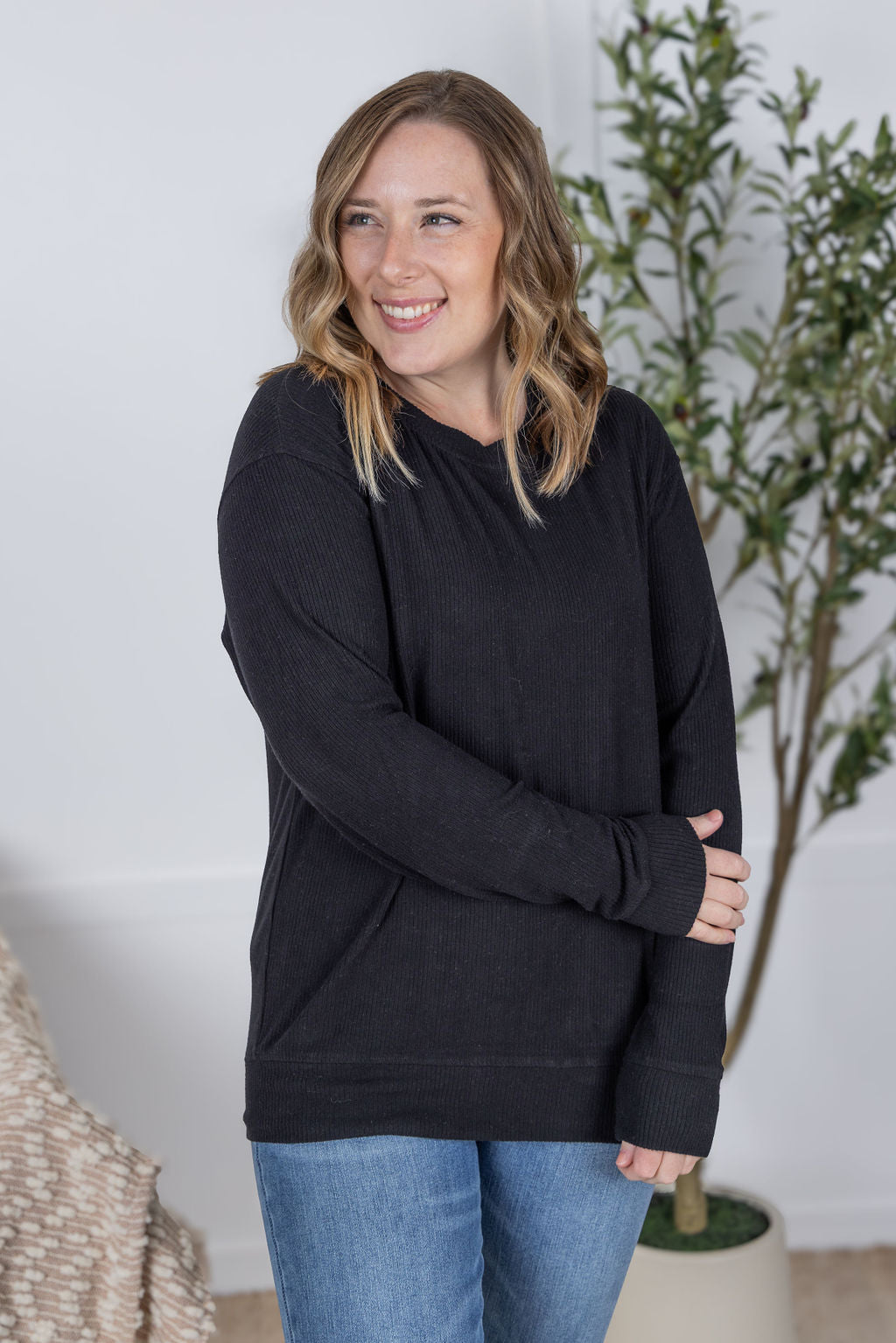 Corrine Ribbed Pullover Top in Black