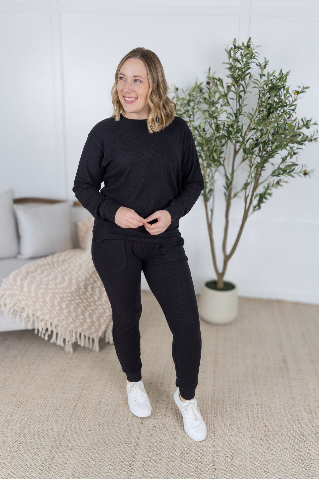 Corrine Ribbed Pullover Top in Black