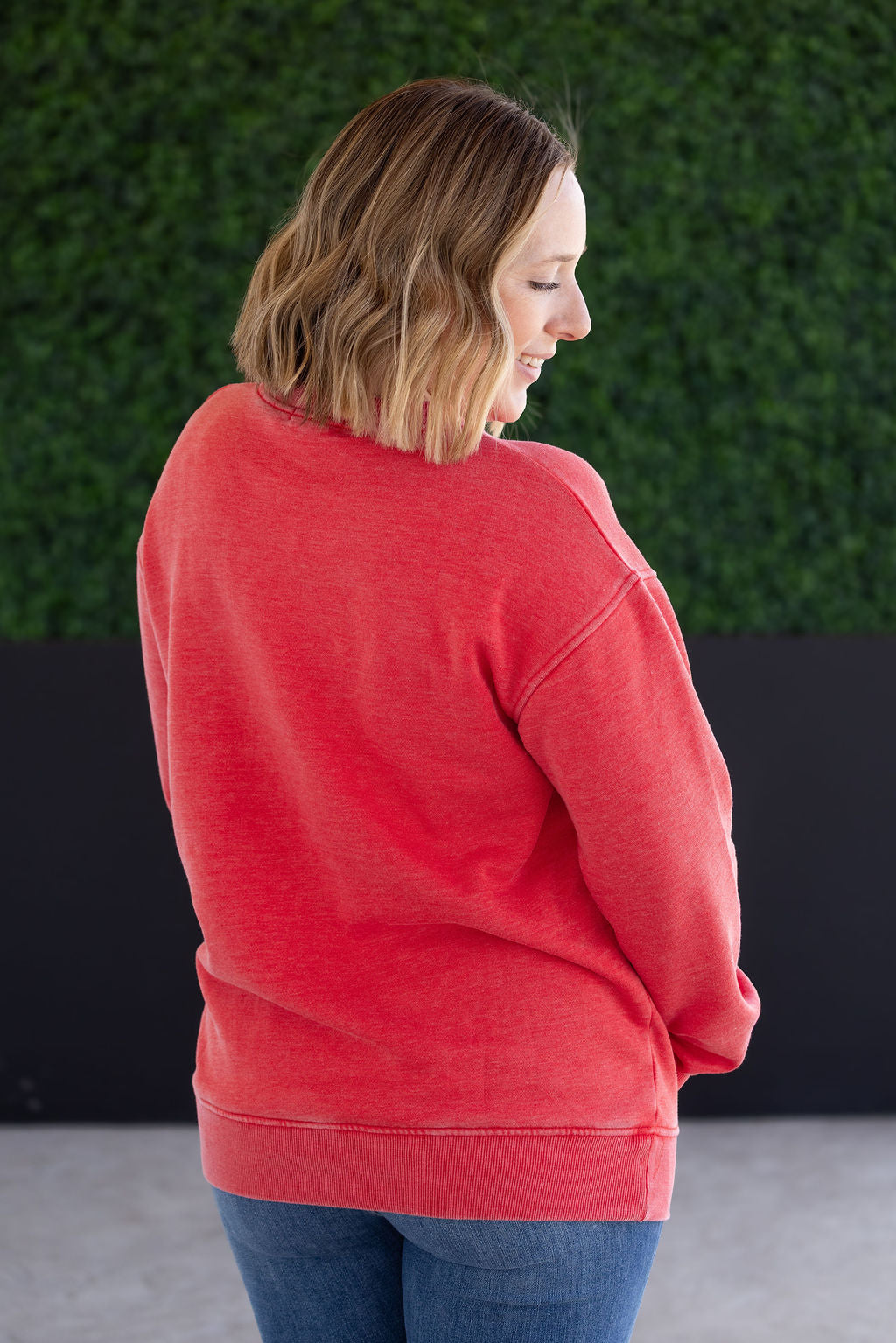 Vintage Wash Pocket Pullover in Red