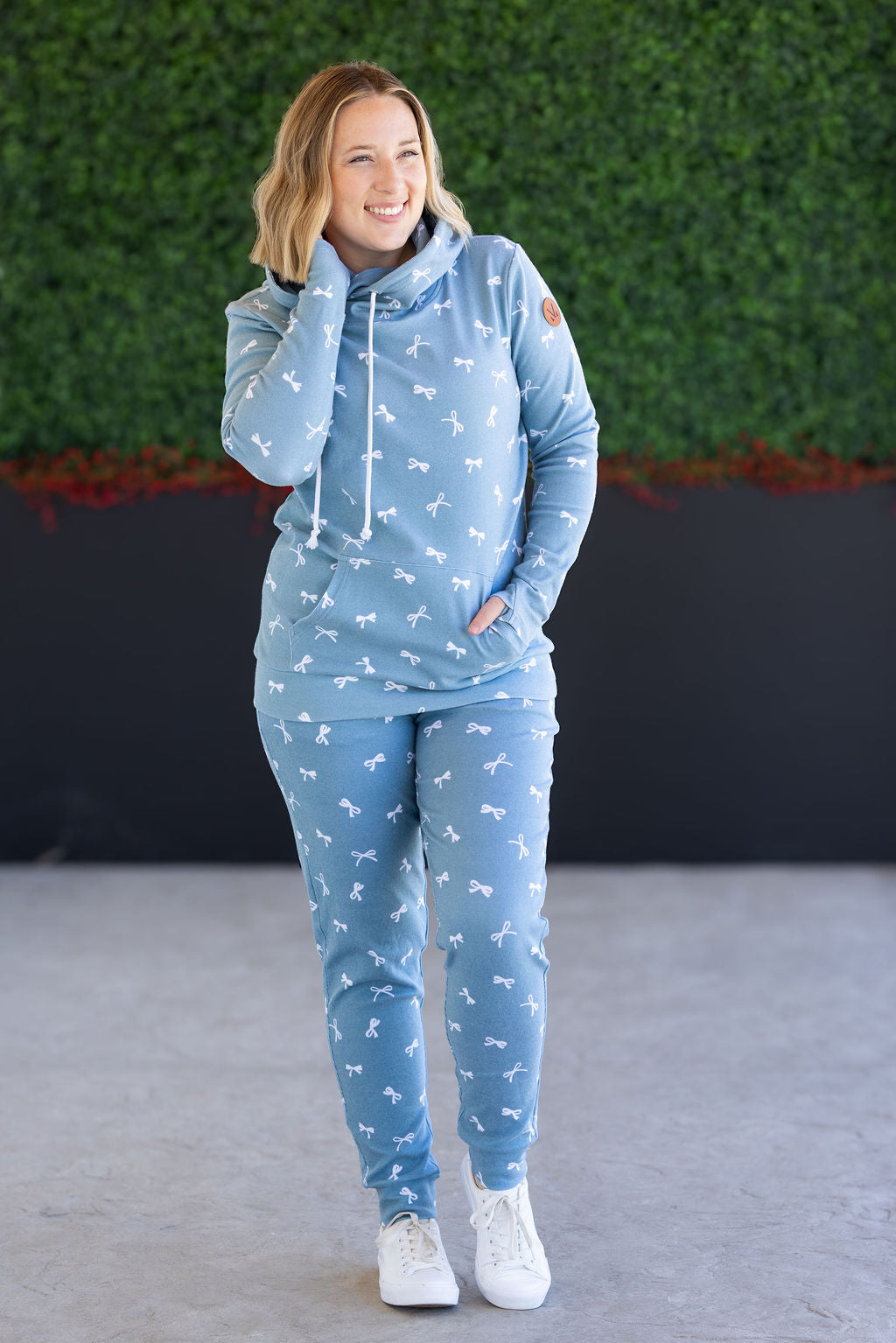 Classic Joggers in Teal Ribbons