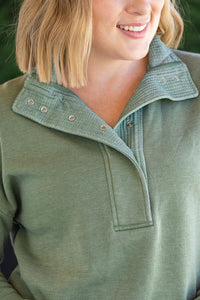 Jesse Vintage Wash Snap Pullover in Olive