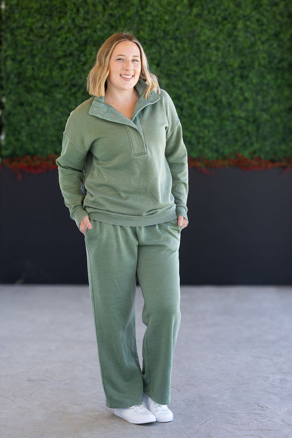 Jesse Vintage Wash Snap Pullover in Olive