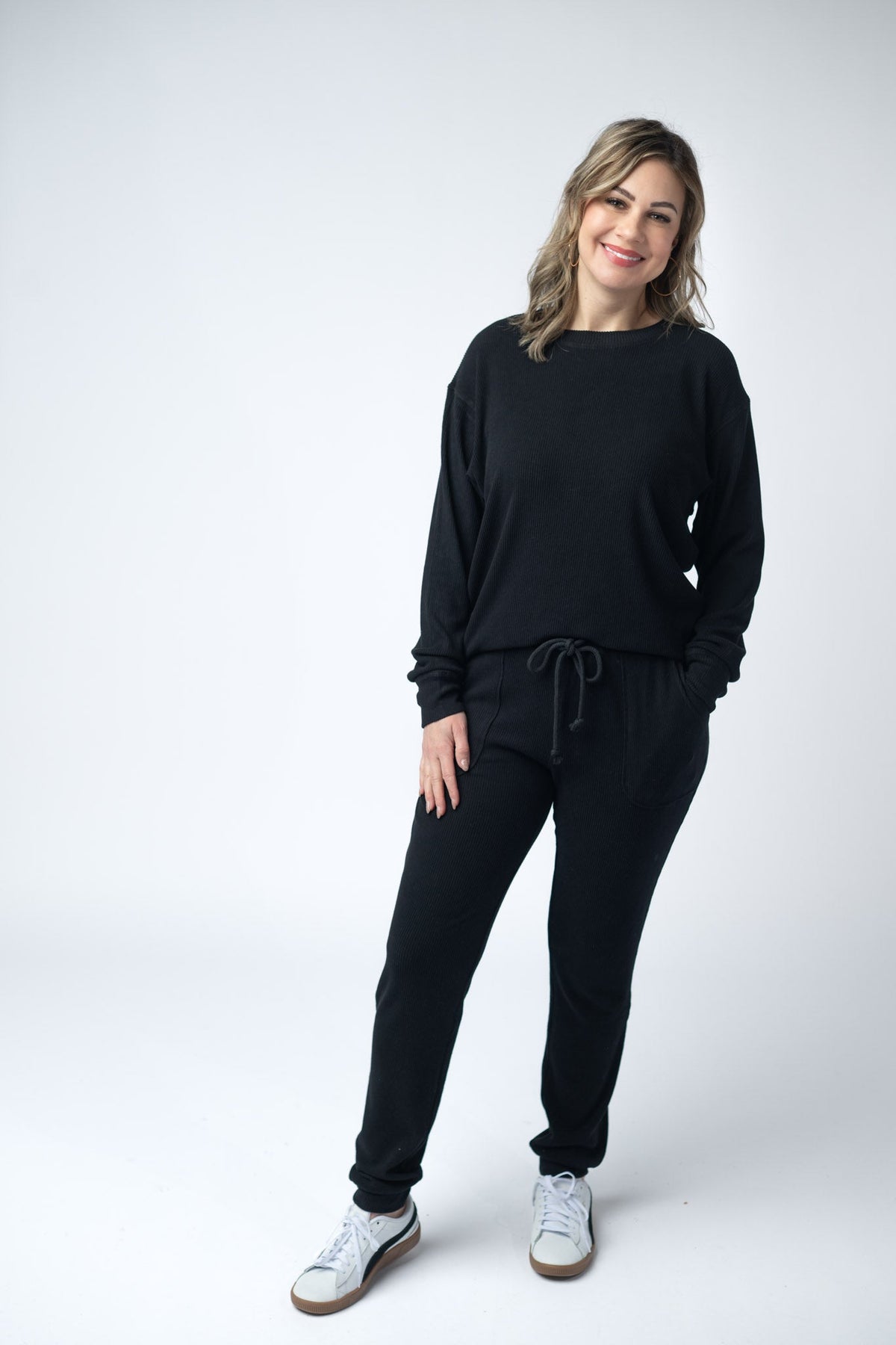 Corrine Ribbed Pullover Top in Black
