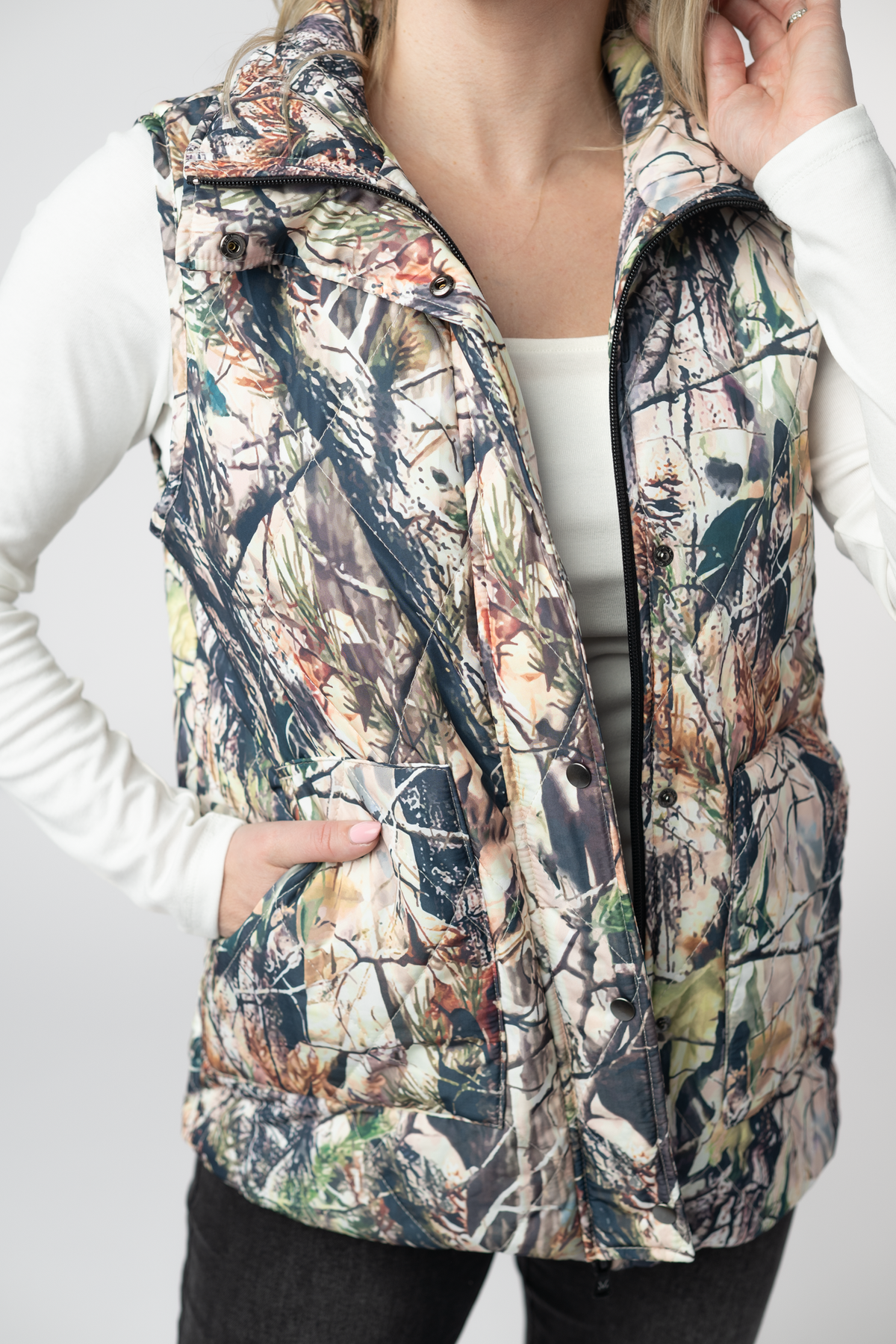 Remy Zip Up Vest in Dark Camo