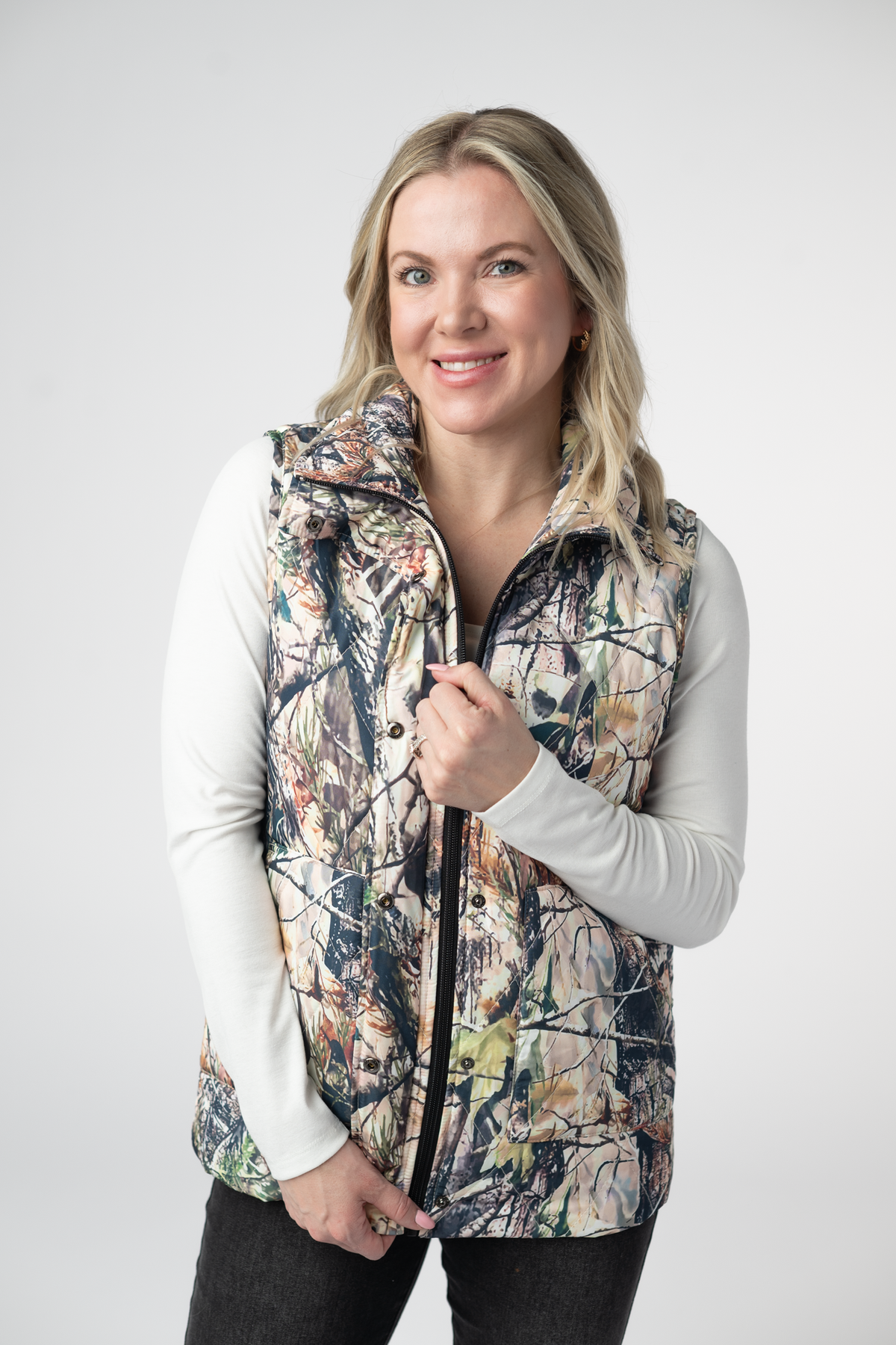 Remy Zip Up Vest in Dark Camo