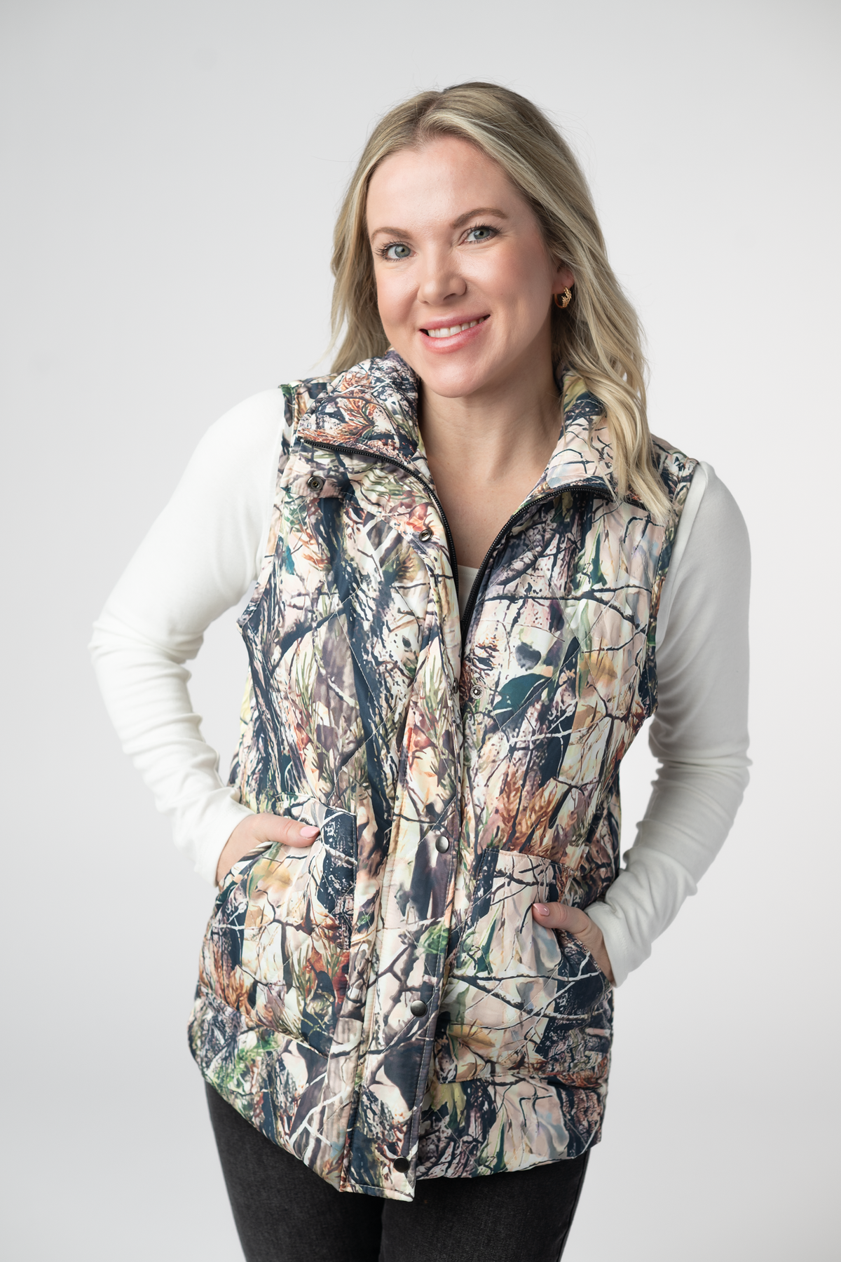 Remy Zip Up Vest in Dark Camo