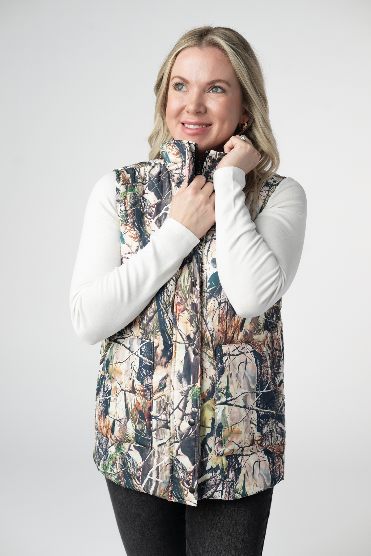 Remy Zip Up Vest in Dark Camo