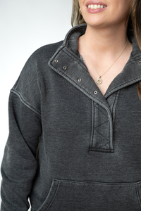 Jesse Vintage Wash Snap Pullover in Black