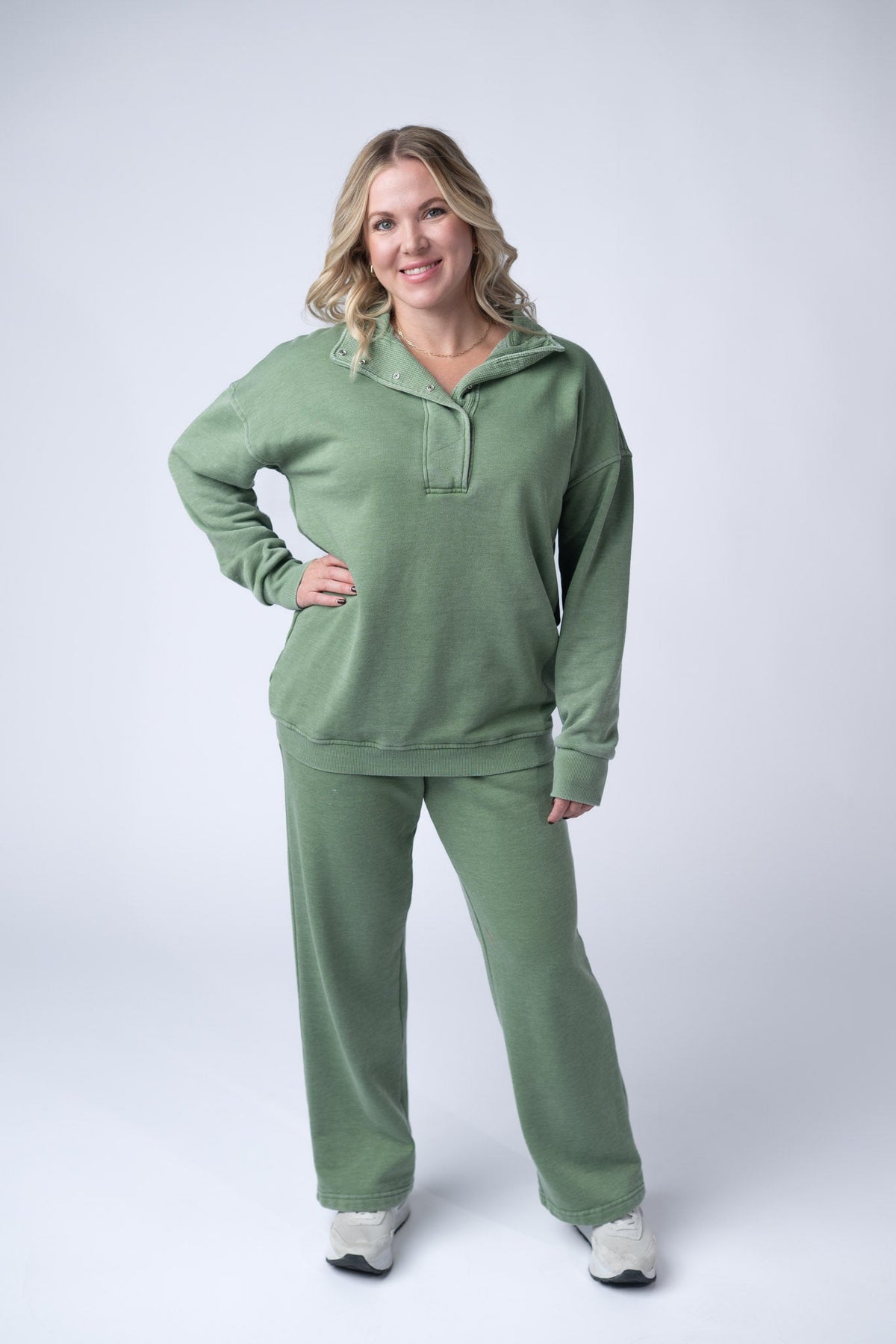 Jesse Vintage Wash Snap Pullover in Olive