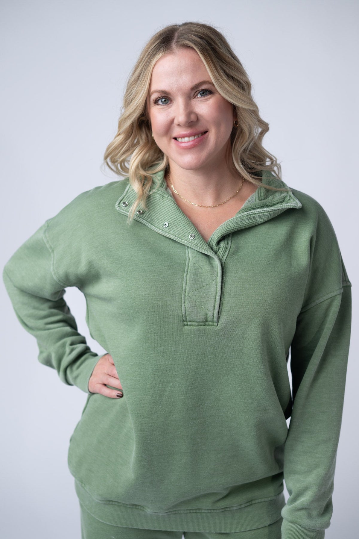 Jesse Vintage Wash Snap Pullover in Olive