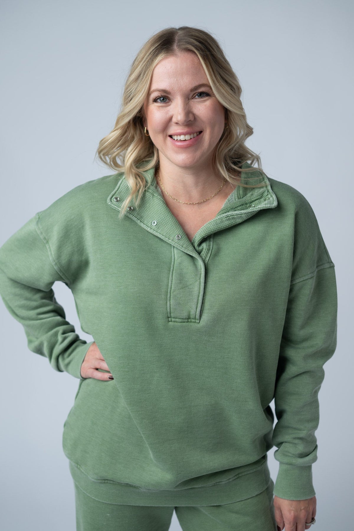 Jesse Vintage Wash Snap Pullover in Olive