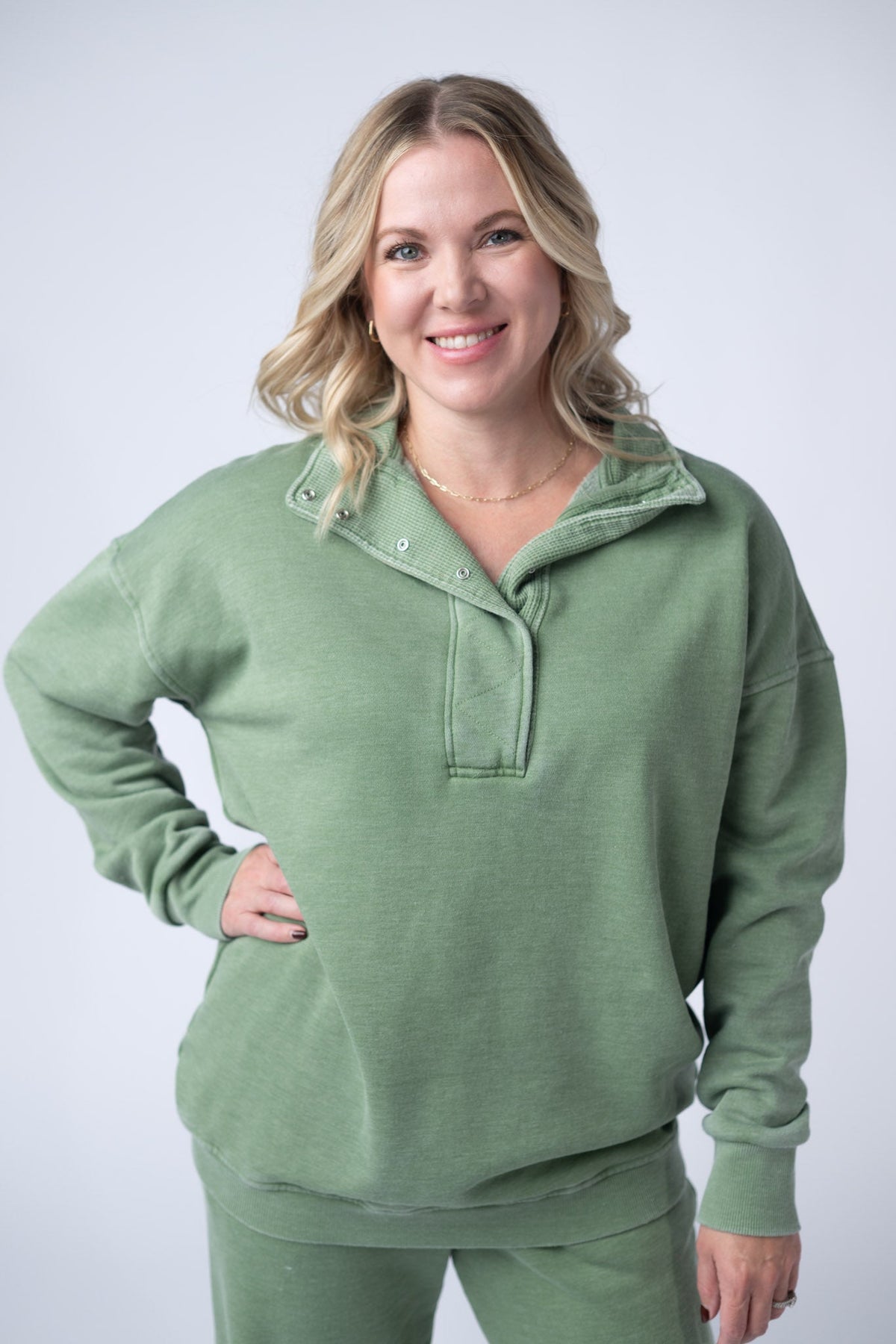 Jesse Vintage Wash Snap Pullover in Olive