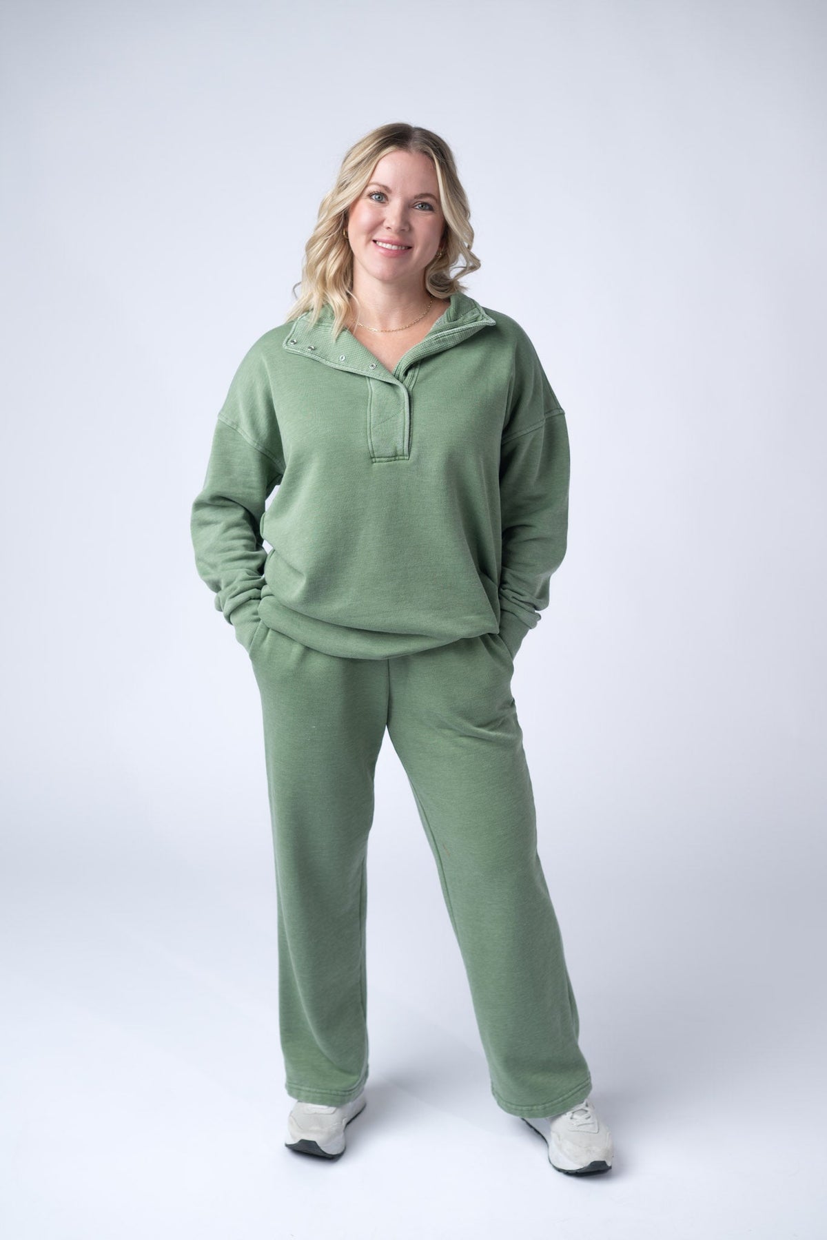 Jesse Vintage Wash Snap Pullover in Olive