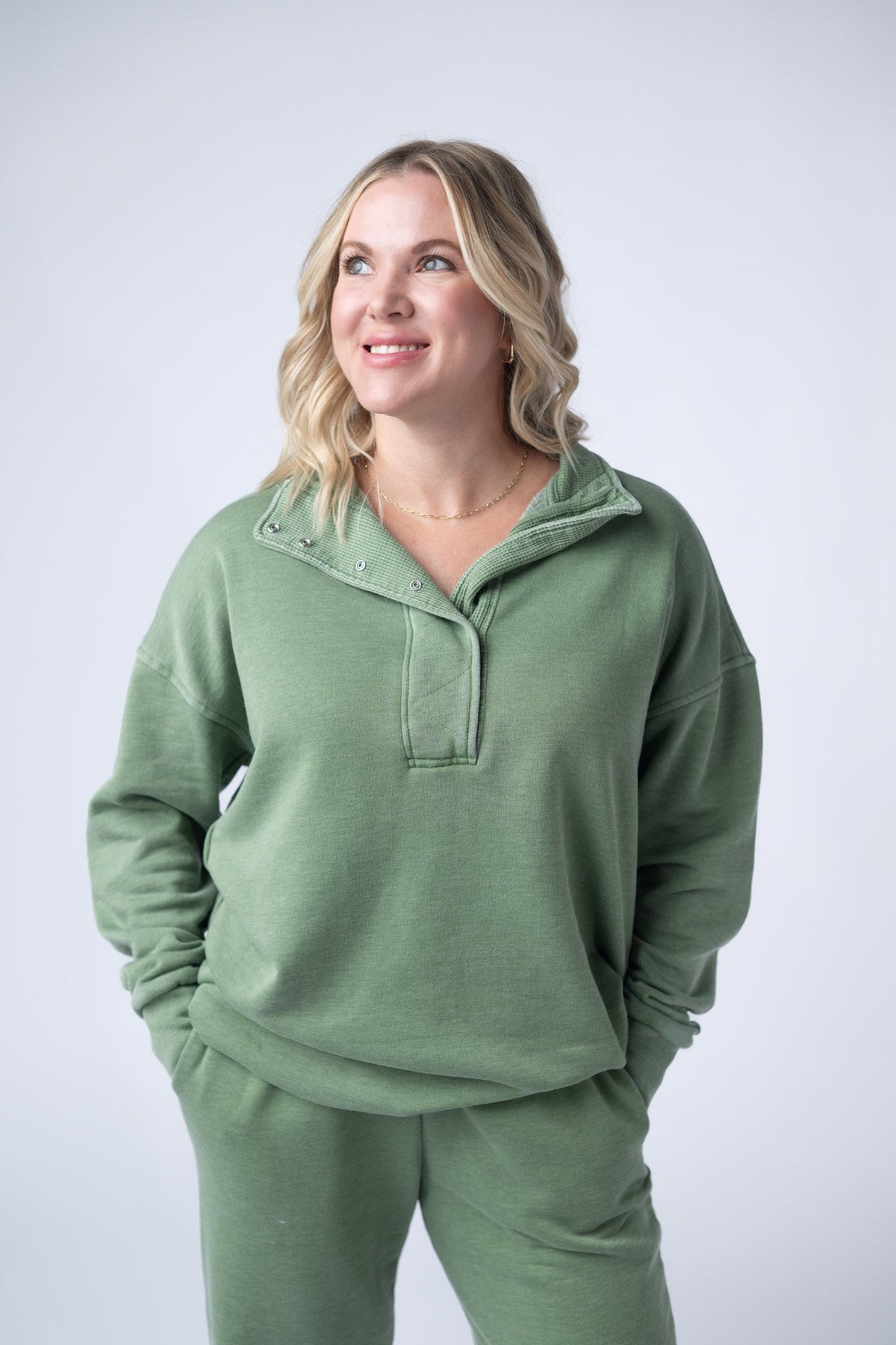 Jesse Vintage Wash Snap Pullover in Olive