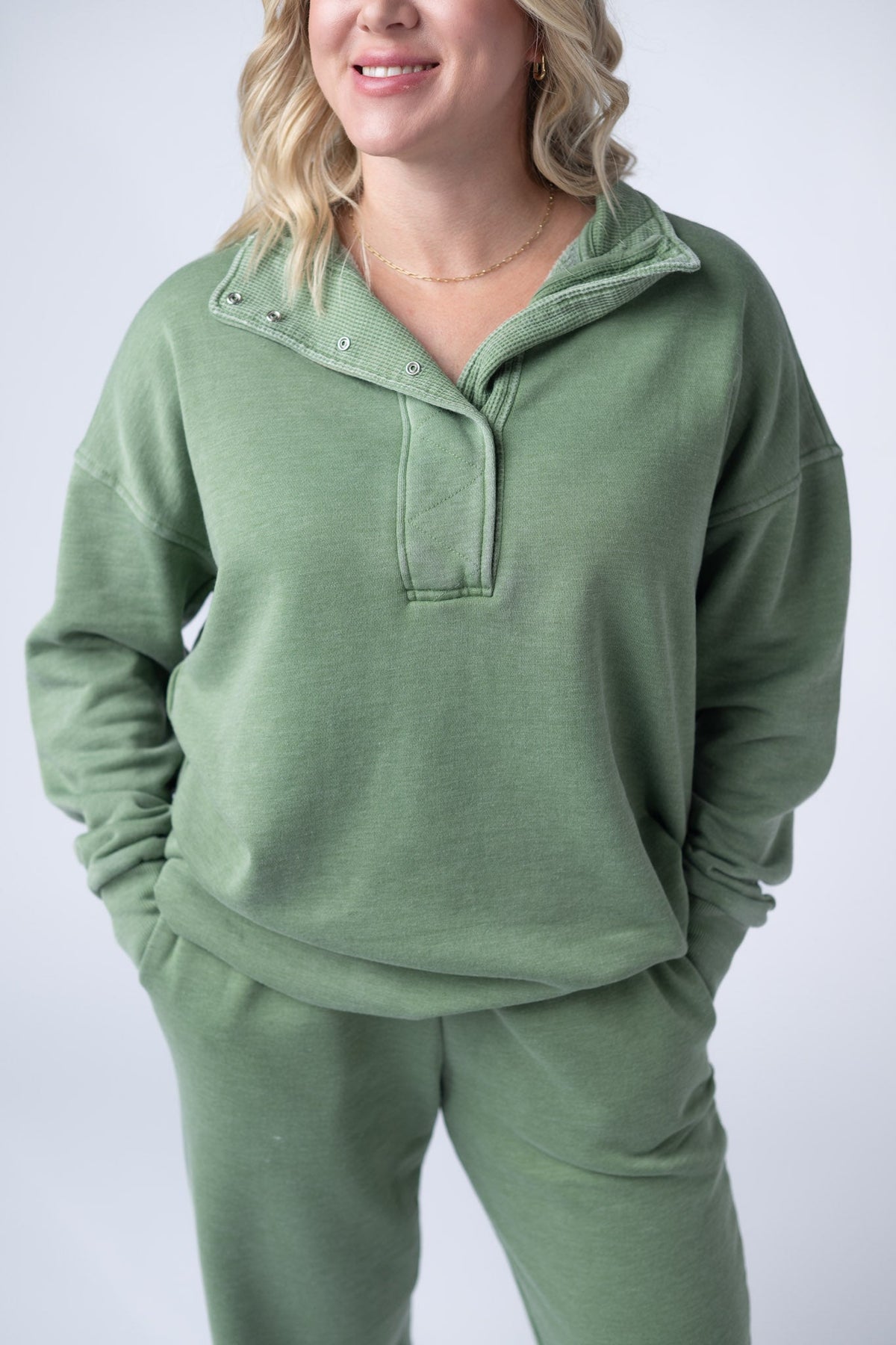 Jesse Vintage Wash Snap Pullover in Olive