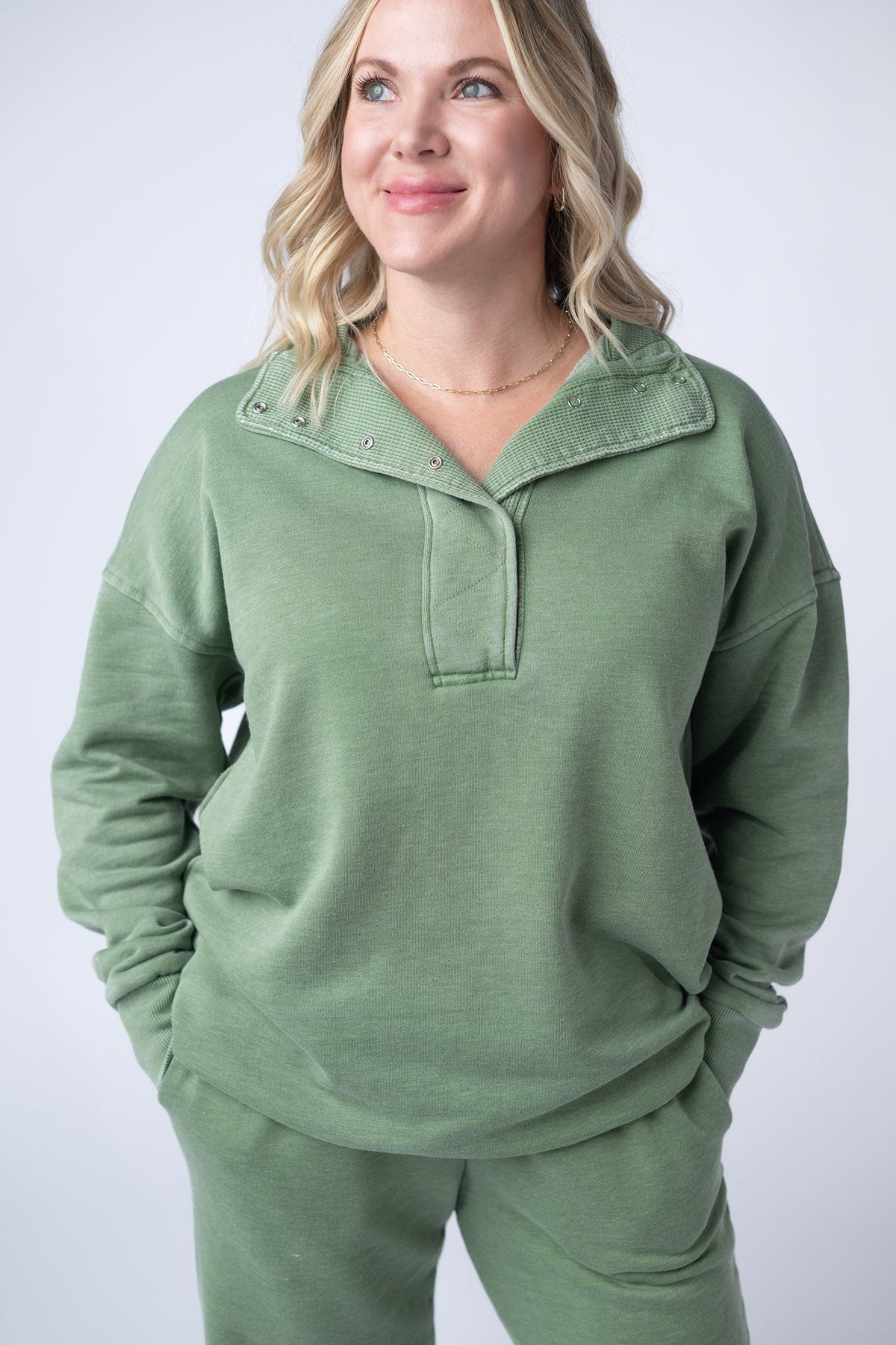 Jesse Vintage Wash Snap Pullover in Olive