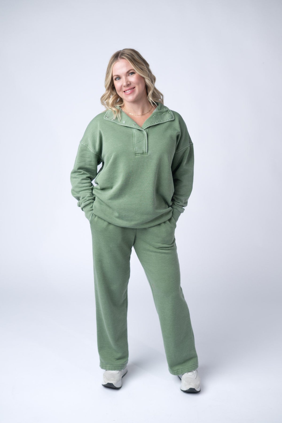 Jesse Vintage Wash Snap Pullover in Olive