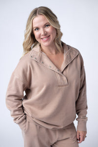 Jesse Vintage Wash Snap Pullover in Tan