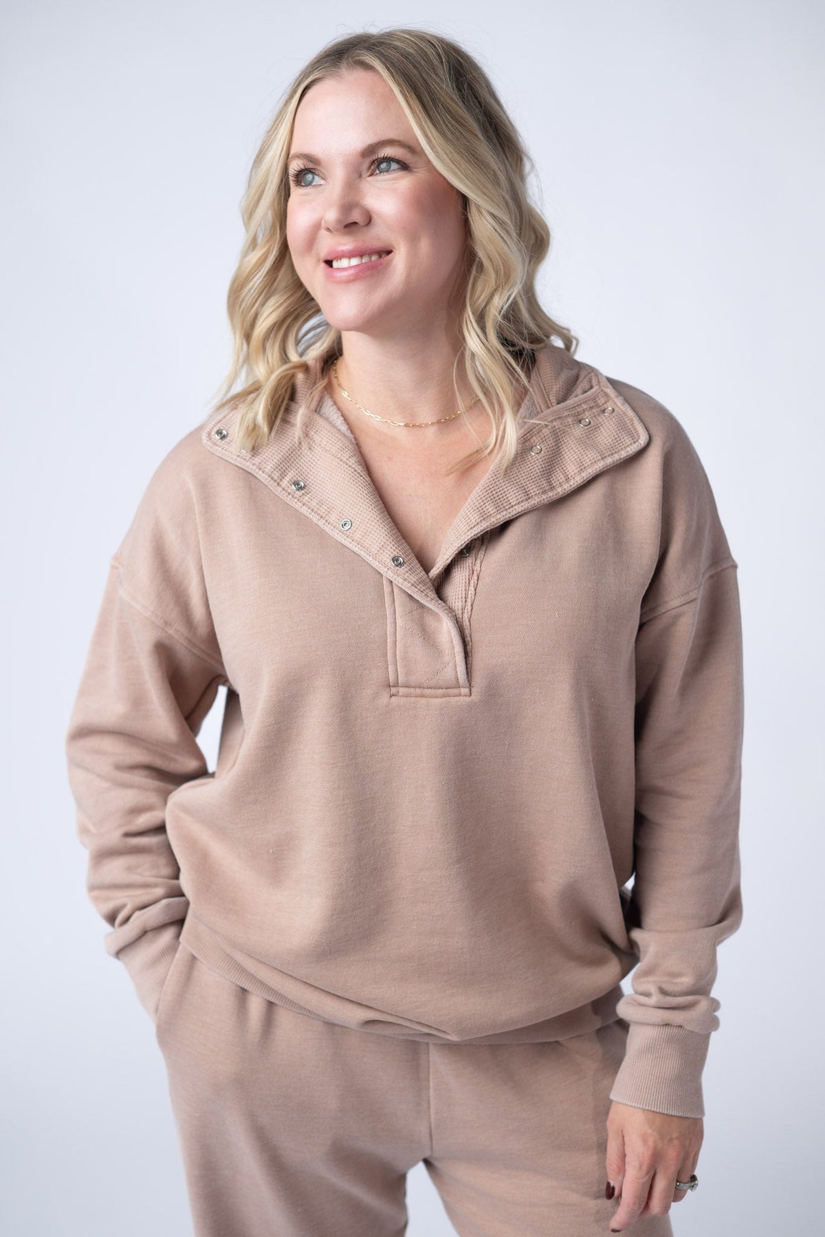 Jesse Vintage Wash Snap Pullover in Tan