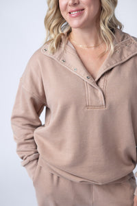 Jesse Vintage Wash Snap Pullover in Tan