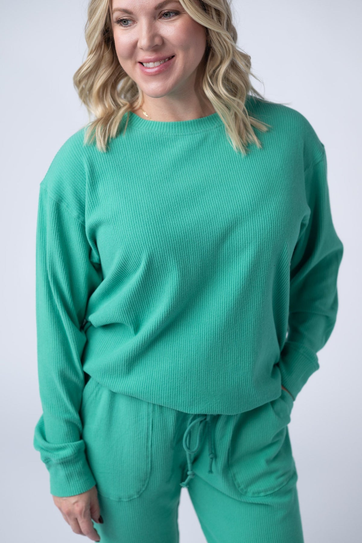 Corrine Ribbed Pullover Top in Emerald