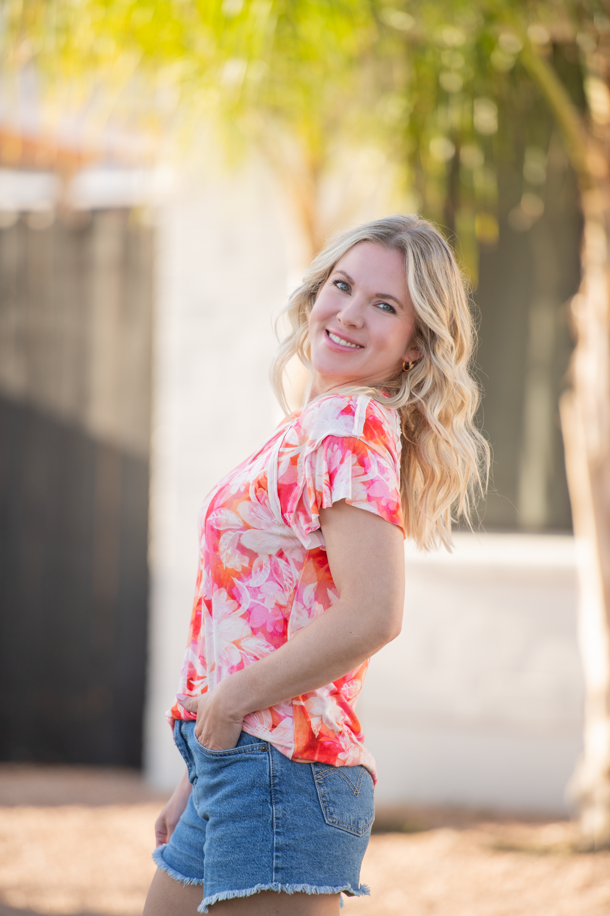 Raelynn V-Neck Top in Sunset Tropical Floral