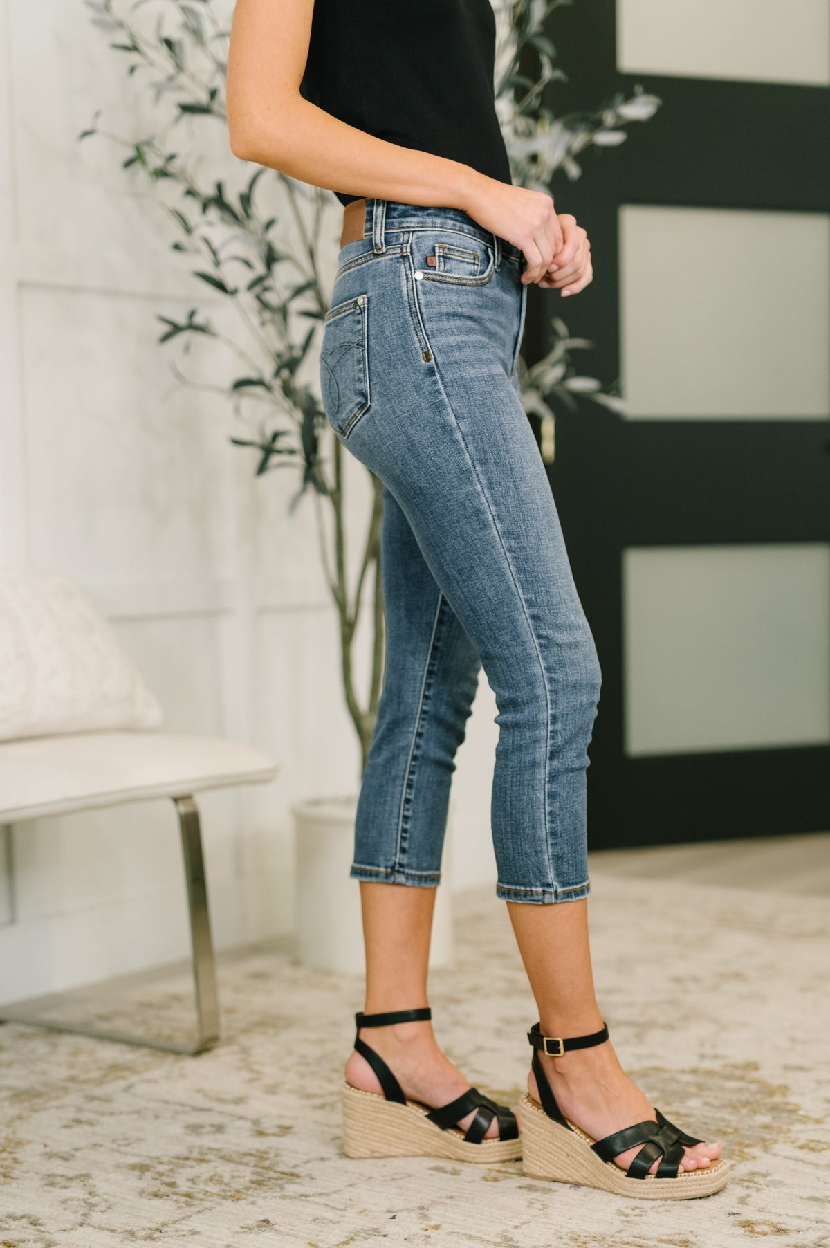Judy Blue Mid Rise Capri