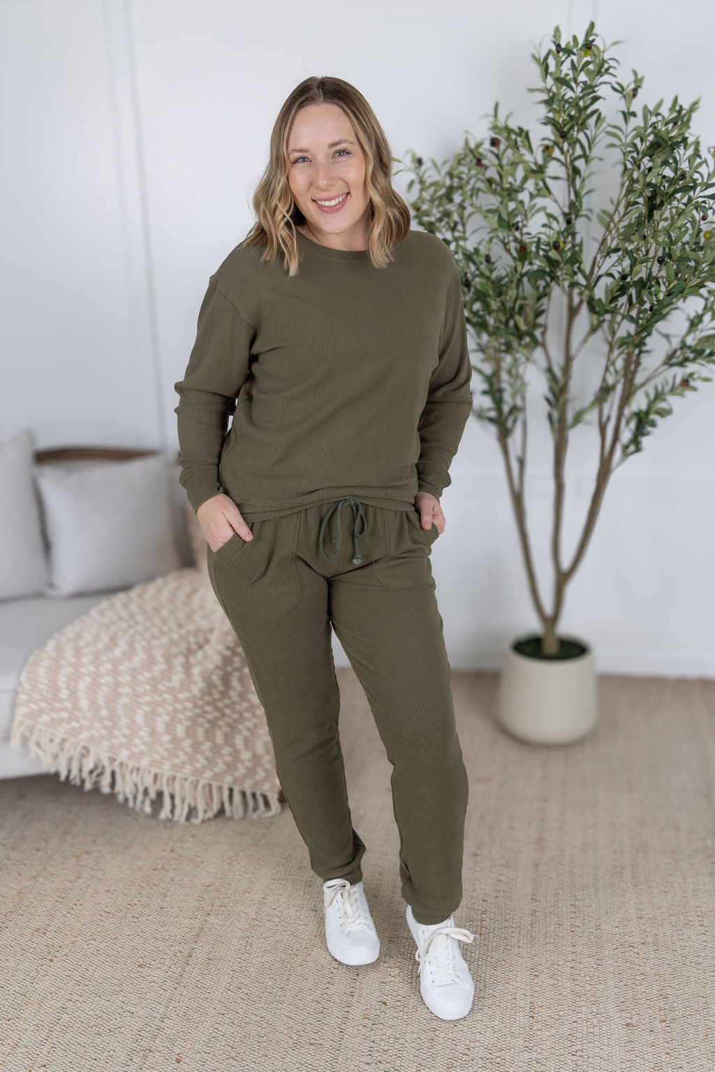 Corrine Ribbed Pullover Top in Olive
