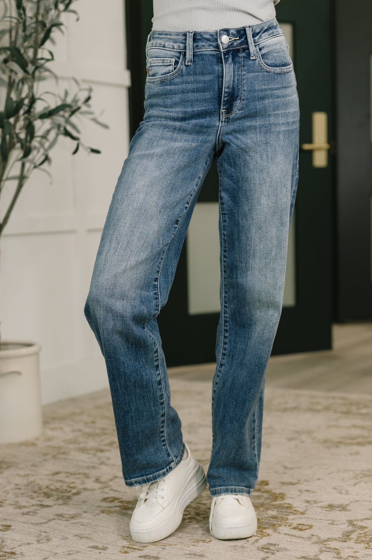 Judy Blue Mid Rise Straight
