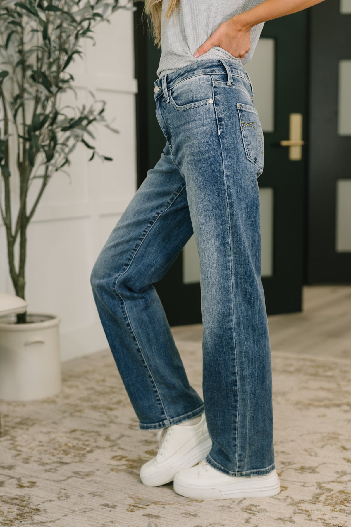 Judy Blue Mid Rise Straight