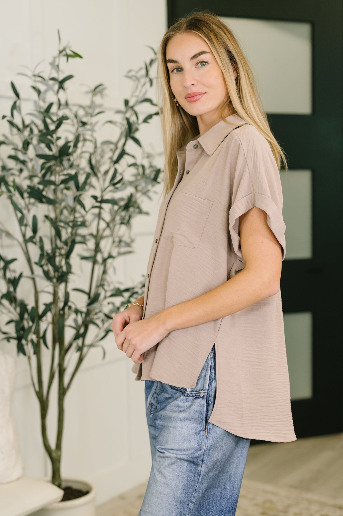Keep Up Collared Button Down in Ash Mocha