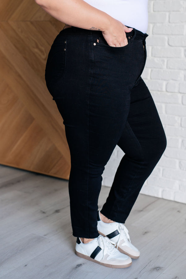 Judy Blue Tummy Control Skinny Jeans in Black