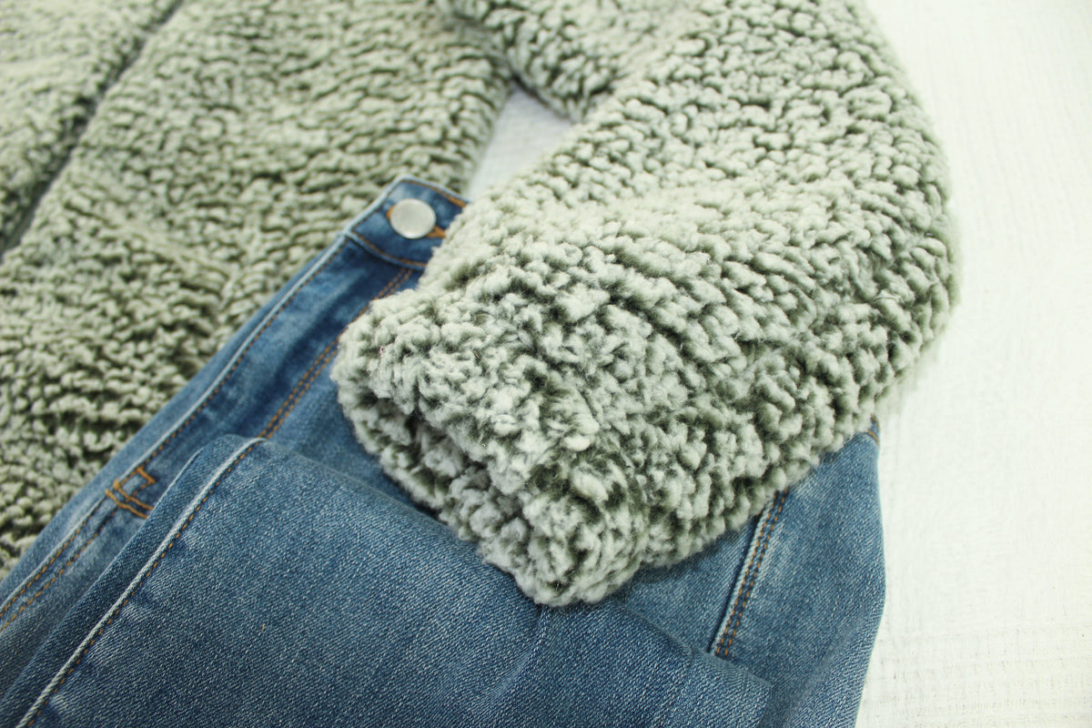 Two Tone Fullzip Sherpa in Olive and White